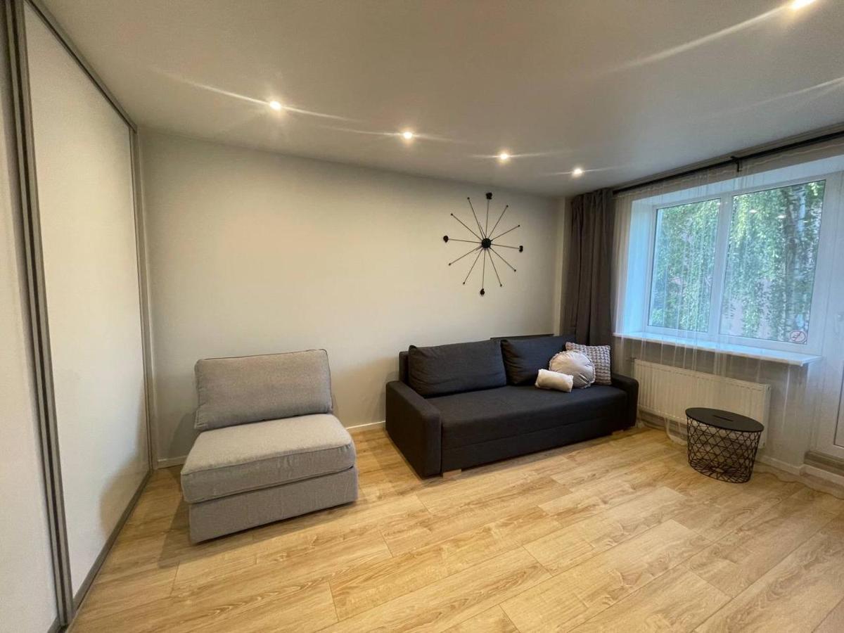 Appartamento Modern 1Br Haven Near Two Parks Riga Esterno foto