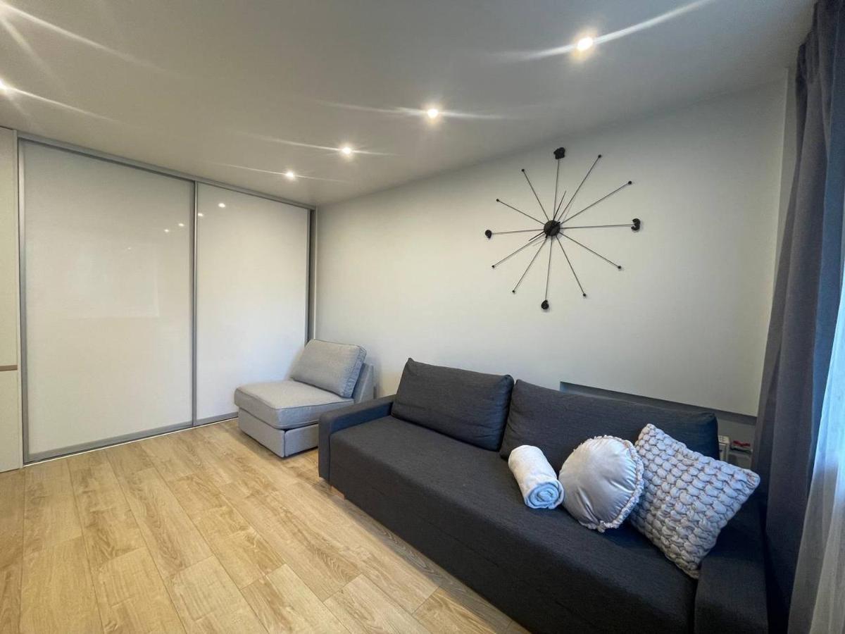 Appartamento Modern 1Br Haven Near Two Parks Riga Esterno foto