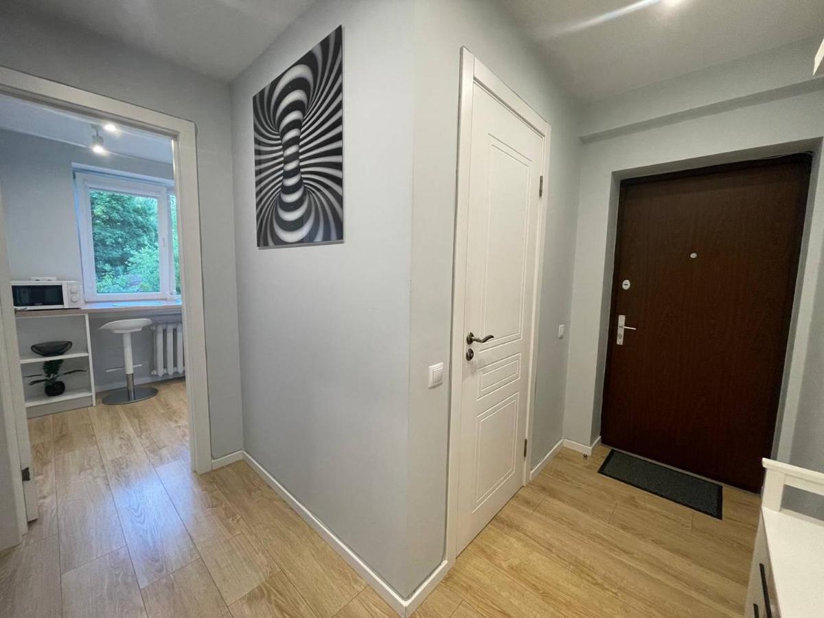 Appartamento Modern 1Br Haven Near Two Parks Riga Esterno foto