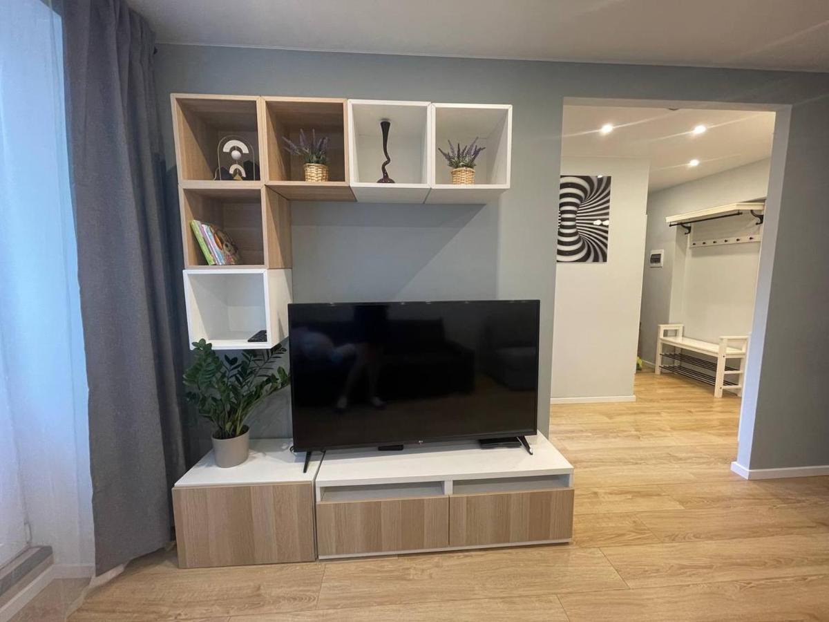 Appartamento Modern 1Br Haven Near Two Parks Riga Esterno foto
